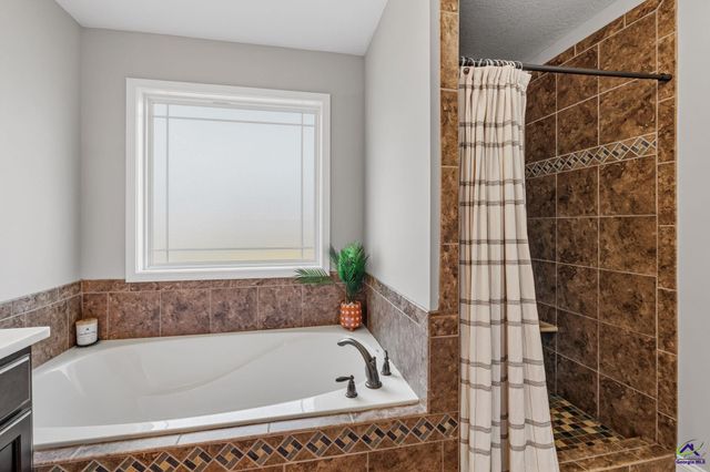 146 Hawks Ridge Trace, Byron, GA 31008