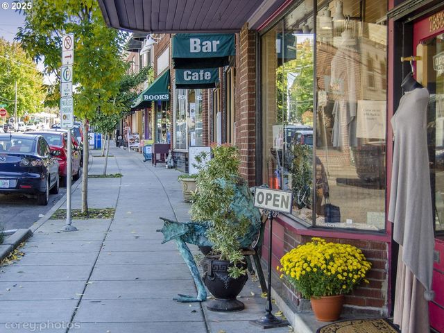 7733 Sw 42nd Ave, Portland, OR 97219