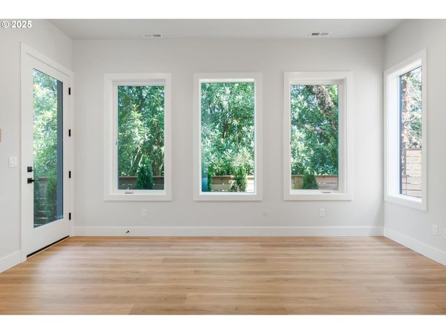 7733 Sw 42nd Ave, Portland, OR 97219