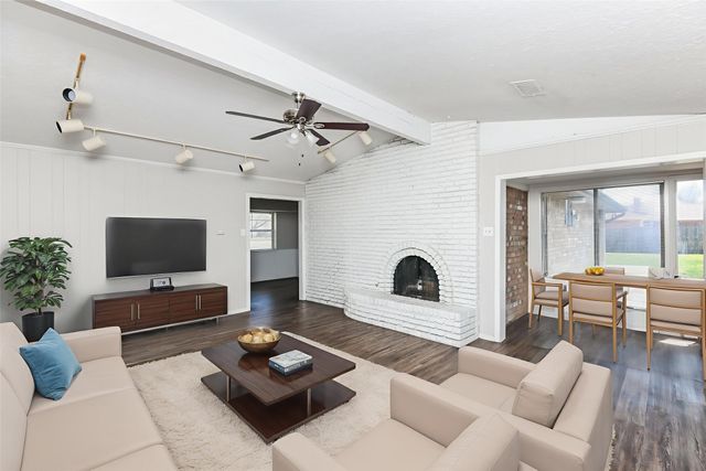 5801 Wedgwood Drive, Fort Worth, TX 76133