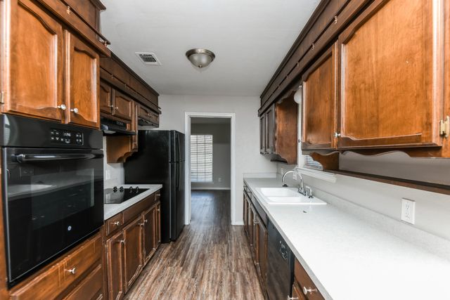5801 Wedgwood Drive, Fort Worth, TX 76133