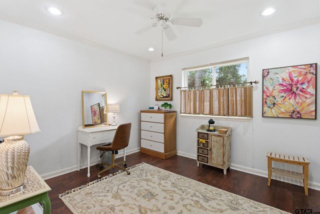 8229 Columbia Dr, Tyler, TX 75703
