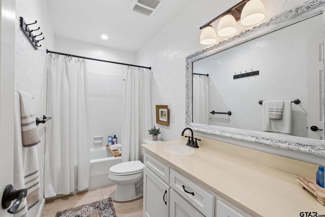 8229 Columbia Dr, Tyler, TX 75703