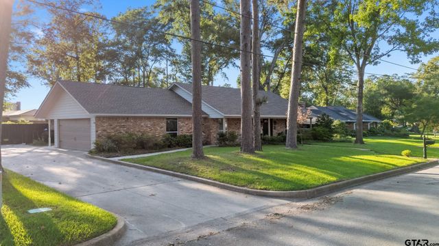 8229 Columbia Dr, Tyler, TX 75703