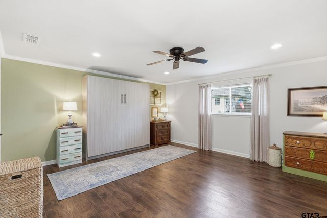8229 Columbia Dr, Tyler, TX 75703