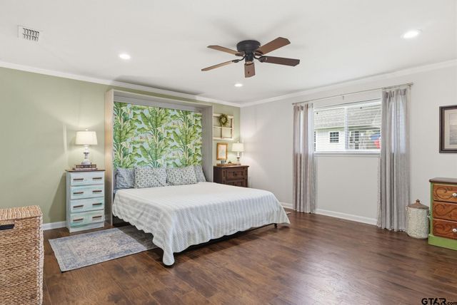 8229 Columbia Dr, Tyler, TX 75703