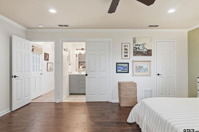 8229 Columbia Dr, Tyler, TX 75703