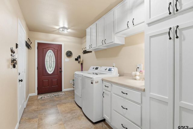 8229 Columbia Dr, Tyler, TX 75703
