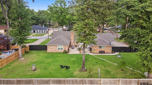 8229 Columbia Dr, Tyler, TX 75703