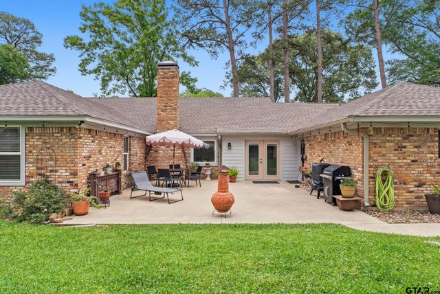 8229 Columbia Dr, Tyler, TX 75703