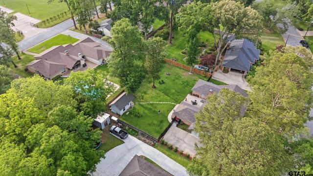 8229 Columbia Dr, Tyler, TX 75703