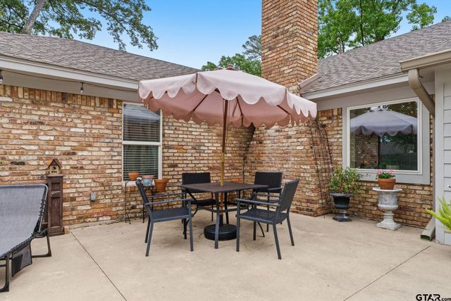 8229 Columbia Dr, Tyler, TX 75703