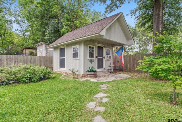 8229 Columbia Dr, Tyler, TX 75703