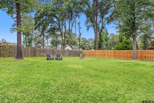 8229 Columbia Dr, Tyler, TX 75703