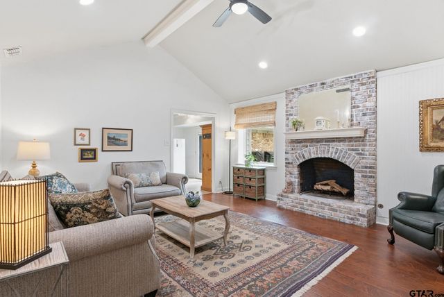 8229 Columbia Dr, Tyler, TX 75703