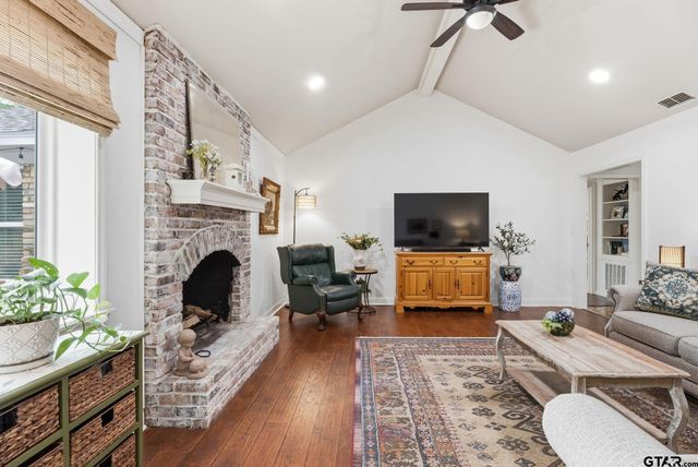 8229 Columbia Dr, Tyler, TX 75703