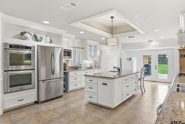 8229 Columbia Dr, Tyler, TX 75703