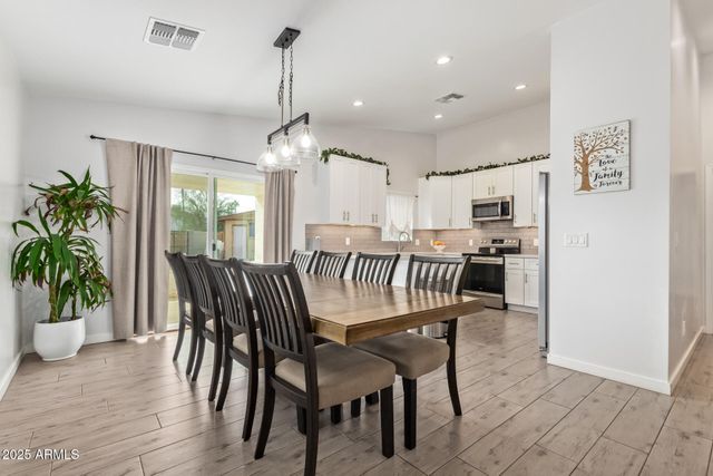 723 E DESERT Drive S, Phoenix, AZ 85042