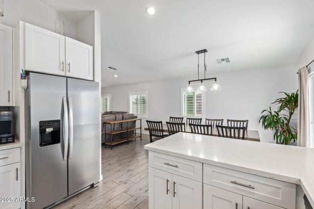 723 E DESERT Drive S, Phoenix, AZ 85042