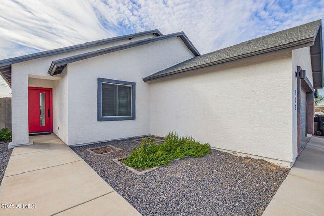 723 E DESERT Drive S, Phoenix, AZ 85042