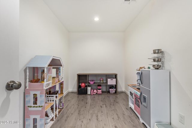 723 E DESERT Drive S, Phoenix, AZ 85042