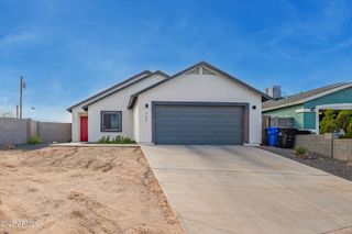 723 E DESERT Drive S, Phoenix, AZ 85042