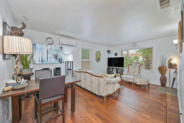1013 Frienza Ave, Sacramento, CA 95815