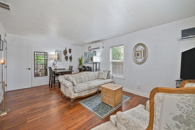 1013 Frienza Ave, Sacramento, CA 95815