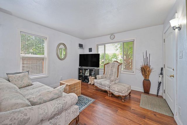 1013 Frienza Ave, Sacramento, CA 95815