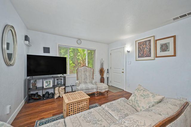 1013 Frienza Ave, Sacramento, CA 95815