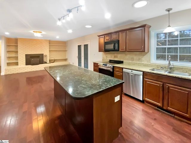 1 Oakleaf Drive, Taylors, SC 29687