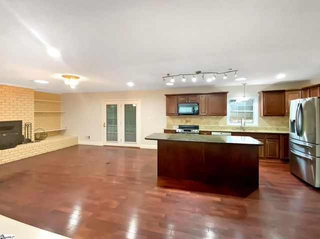 1 Oakleaf Drive, Taylors, SC 29687