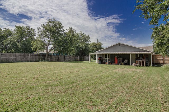 409 E Godley Avenue, Godley, TX 76044
