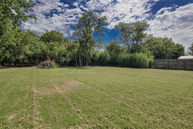409 E Godley Avenue, Godley, TX 76044