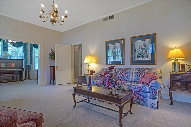 612 S Commerce Avenue, Russellville, AR 72801