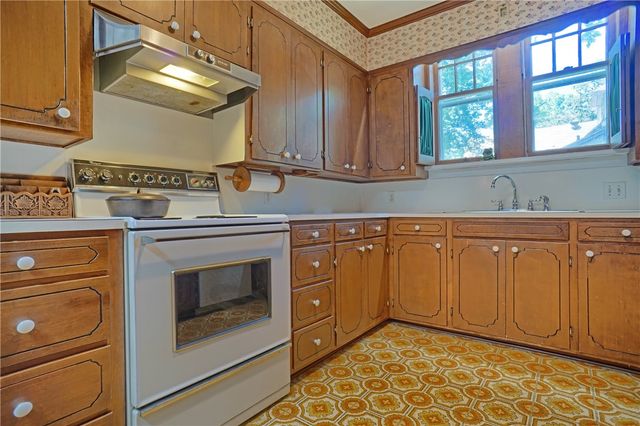 612 S Commerce Avenue, Russellville, AR 72801