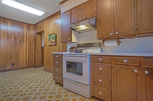 612 S Commerce Avenue, Russellville, AR 72801