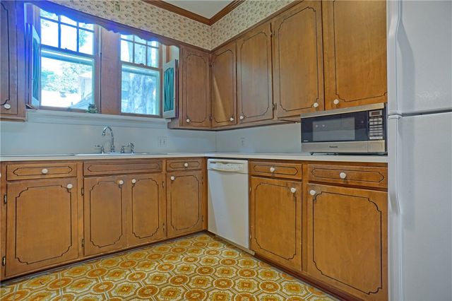 612 S Commerce Avenue, Russellville, AR 72801