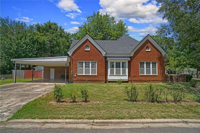 612 S Commerce Avenue, Russellville, AR 72801