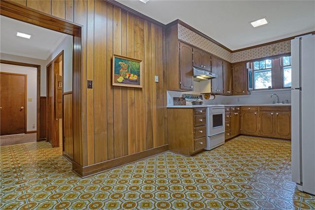 612 S Commerce Avenue, Russellville, AR 72801