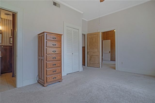 612 S Commerce Avenue, Russellville, AR 72801