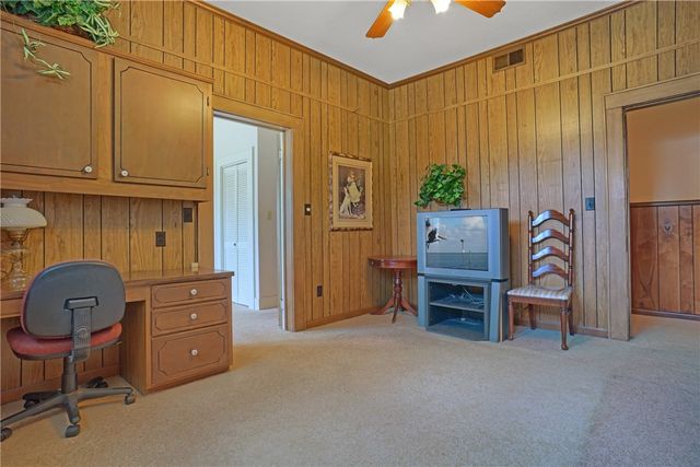 612 S Commerce Avenue, Russellville, AR 72801