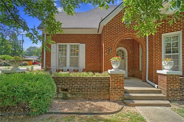 612 S Commerce Avenue, Russellville, AR 72801