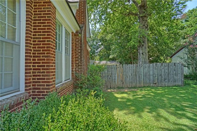 612 S Commerce Avenue, Russellville, AR 72801