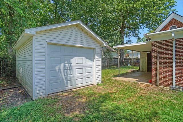 612 S Commerce Avenue, Russellville, AR 72801