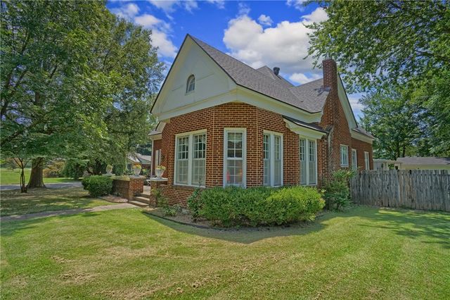 612 S Commerce Avenue, Russellville, AR 72801