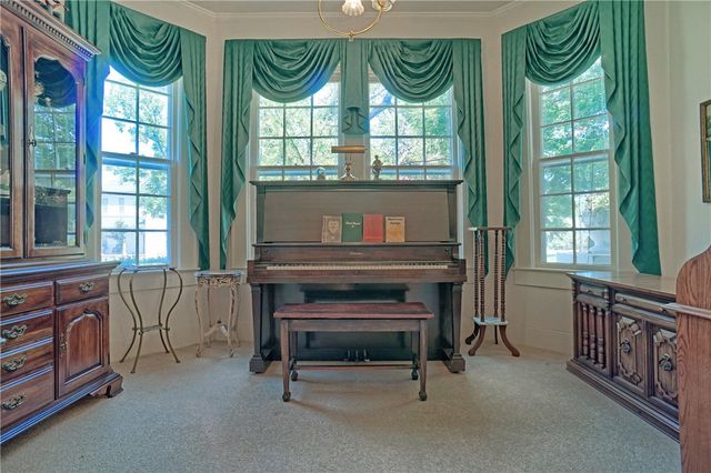 612 S Commerce Avenue, Russellville, AR 72801