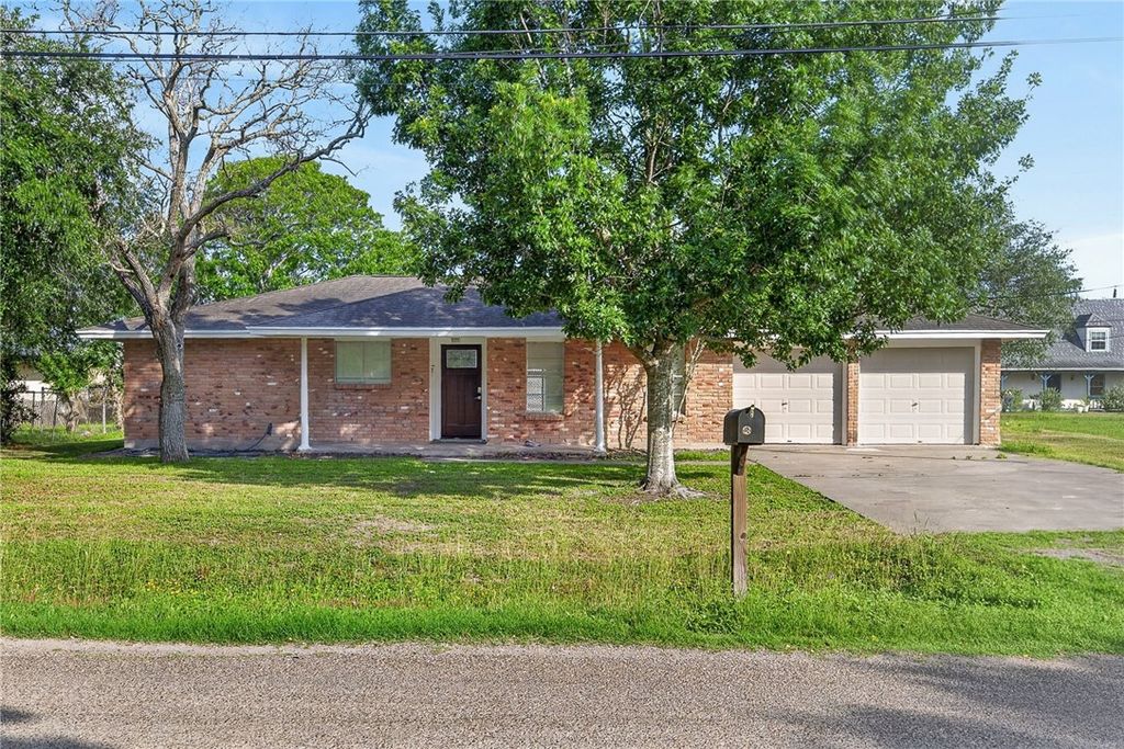 3901 Leonard Dr, Corpus Christi, TX 78410