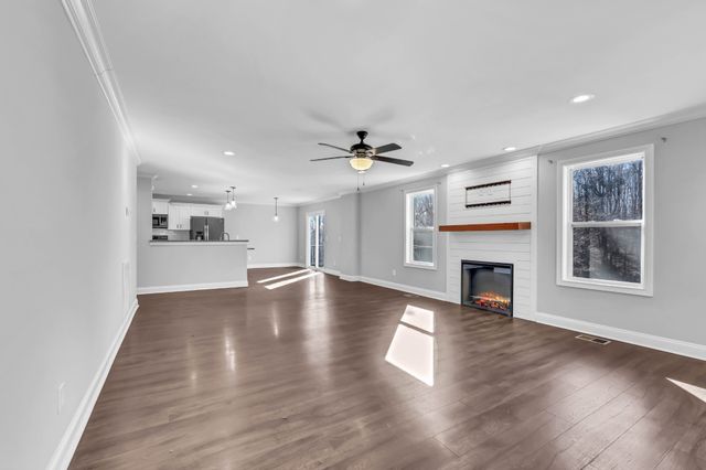 2320 Bearden Rd, Clarksville, TN 37043