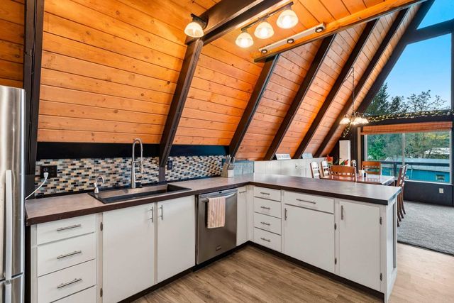3803 Rainbow Dr, Loon Lake, WA 99148